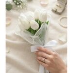 Tülü İncili Islak Lale Gelin Buketi ve Damat Yaka Çiçeği Seti